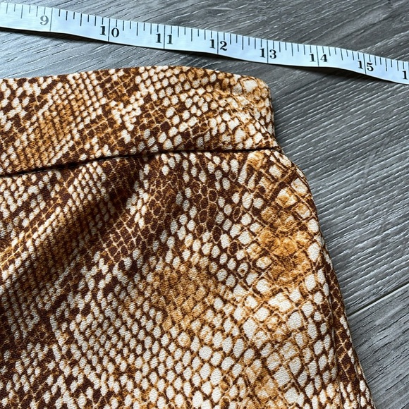 Aritzia Babaton Conan Python Print  Dress shorts with slash pockets . - Picture 6 of 9